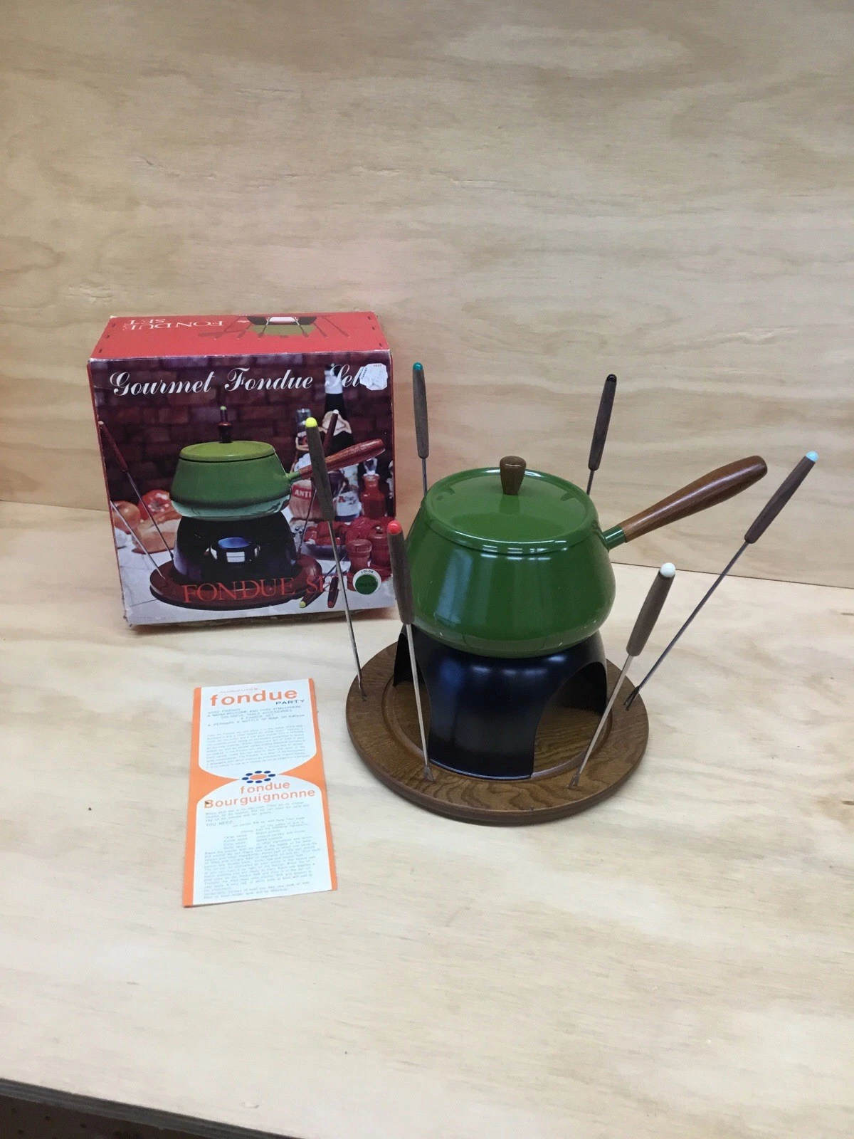 Vintage MCM Fondue Set In Green w/ Forks from TARGET in Original Box FREE SHIP
Opens in a new window
