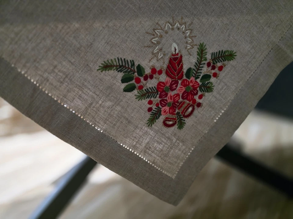 Tovaglia Natalizia quadrata ricamata a mano in canapa di lino Natale ecrù color - Image 4 of 4