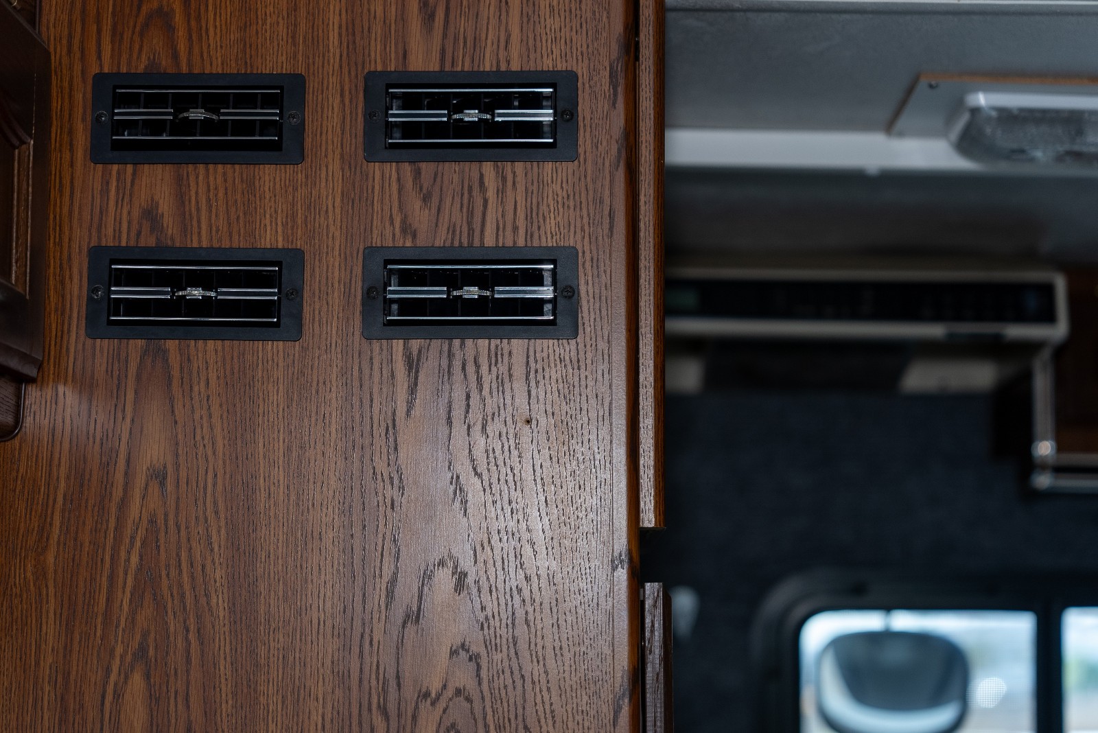 Isuzu ELF 4WD Diesel RV