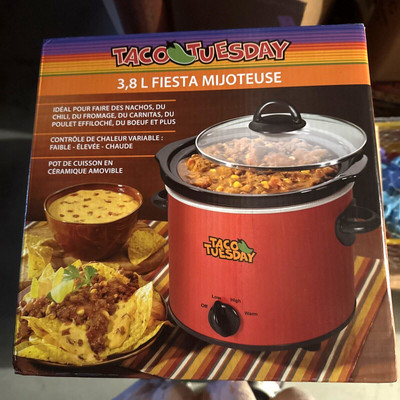 TACO TUESDAY 4 QT FIESTA SLOW COOKER, NOSTALGIA VERY HARD TO FIND NEW
