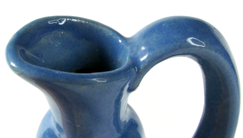 Vintage USA Pottery Blue Bud Vase Pitcher Handle 7 half in Tall Farmhouse Style - Picture 7 of 8