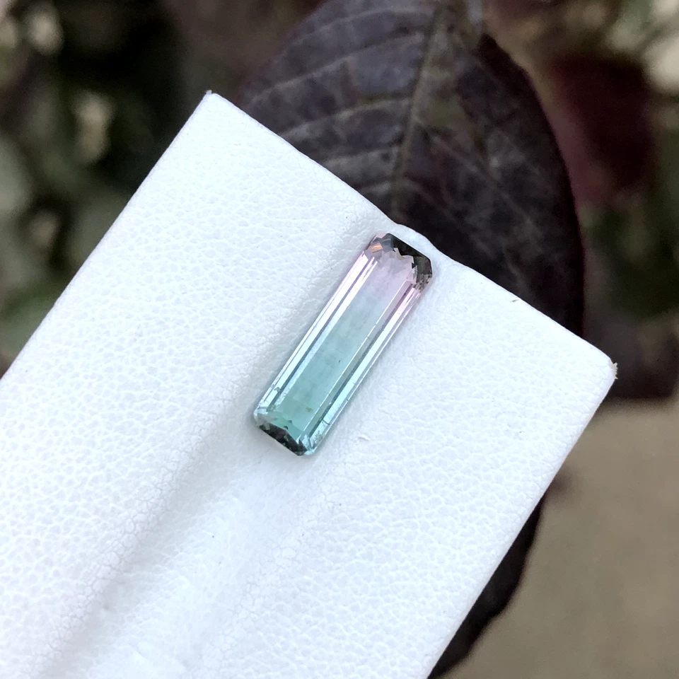 Magnificent Bi Color Tourmaline Gemstone 2.70 carat from Afghanistan - Image 4 of 4