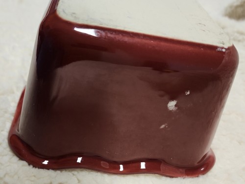 Williams Sonoma Emile Henry Red Ruffled Edge Loaf Pan. Glaze flaw. - Picture 6 of 17