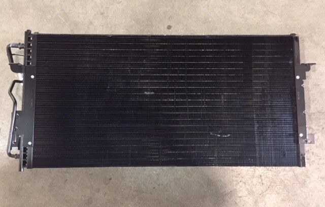 CONDENSADOR ASM A/C 52484260 BUICK PARK AVENUE 1997-2005 - NUEVO FABRICANTE DE EQUIPOS ORIGINALES 52484260 Foto 4 de 4