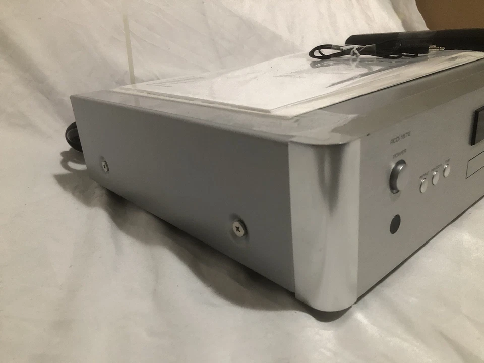 Rotel RCD-1572 MKII Plateado Con Mando a Distancia Y Manual Sin Caja Foto 3 de 4