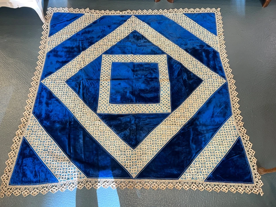 Viktorianische kobaltblaue Samt-Tischdecke gehäkelt gestrickt Spitze 66" Quadratisch um 1900 - Bild 3 von 4