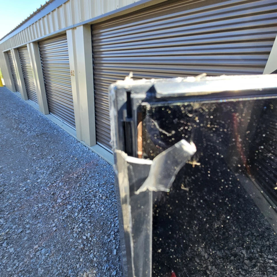 PARTS ONLY , Damaged, Samsung UN70TU7000BXZA  70'' 4K LED Smart TV  - Image 3 of 4