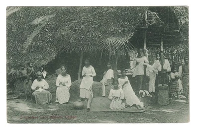 Ceylon - Singhalese Lace-Makers - old postcard - Image 1 of 2