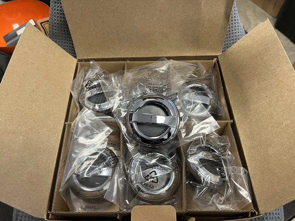 LOTE DE 7 CLIP VISERA SOPORTE FRAGANCIA COCHE COLOR PLATA BATH & BODY WORKS Foto 2 de 4