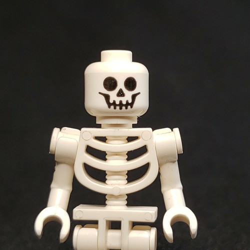LEGO Pirates Of The Caribbean Skeleton Minifigure 4192 - Picture 6 of 8