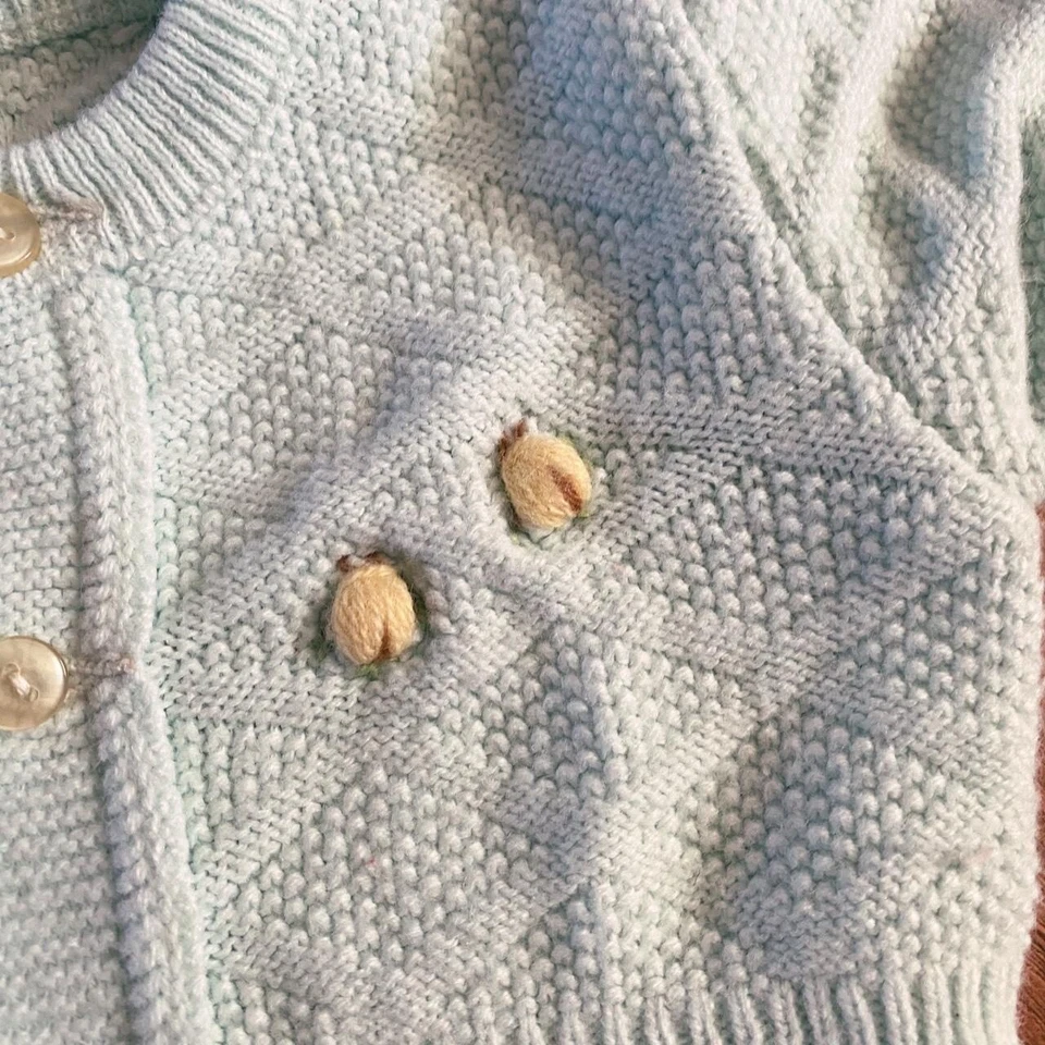 复古女宝宝 12-18 个月薄荷钩针编织女士虫子细节短连身裤 — 第 3/4 张图片