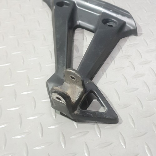 Kawasaki EX 250R Ninja 2008 - 2012 Rear Left Hanger Footrest Mount 35063-0626A - Picture 2 of 15