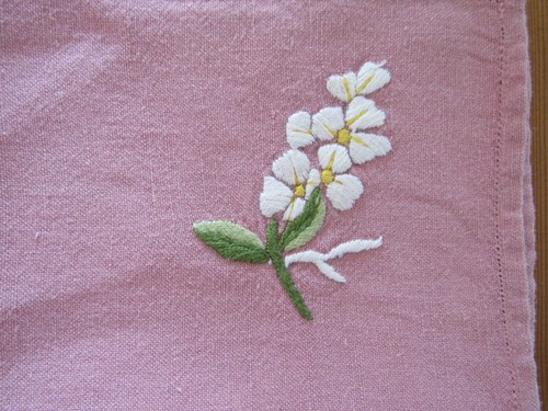 4 JESURUM VENEZIA ITALIEN ROSA SERVERSERVIETTEN BESTICKT WEISS GELB GRÜN BLUME HV 8 - Bild 3 von 4