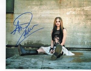 Autograph Avril Lavigne | eBay