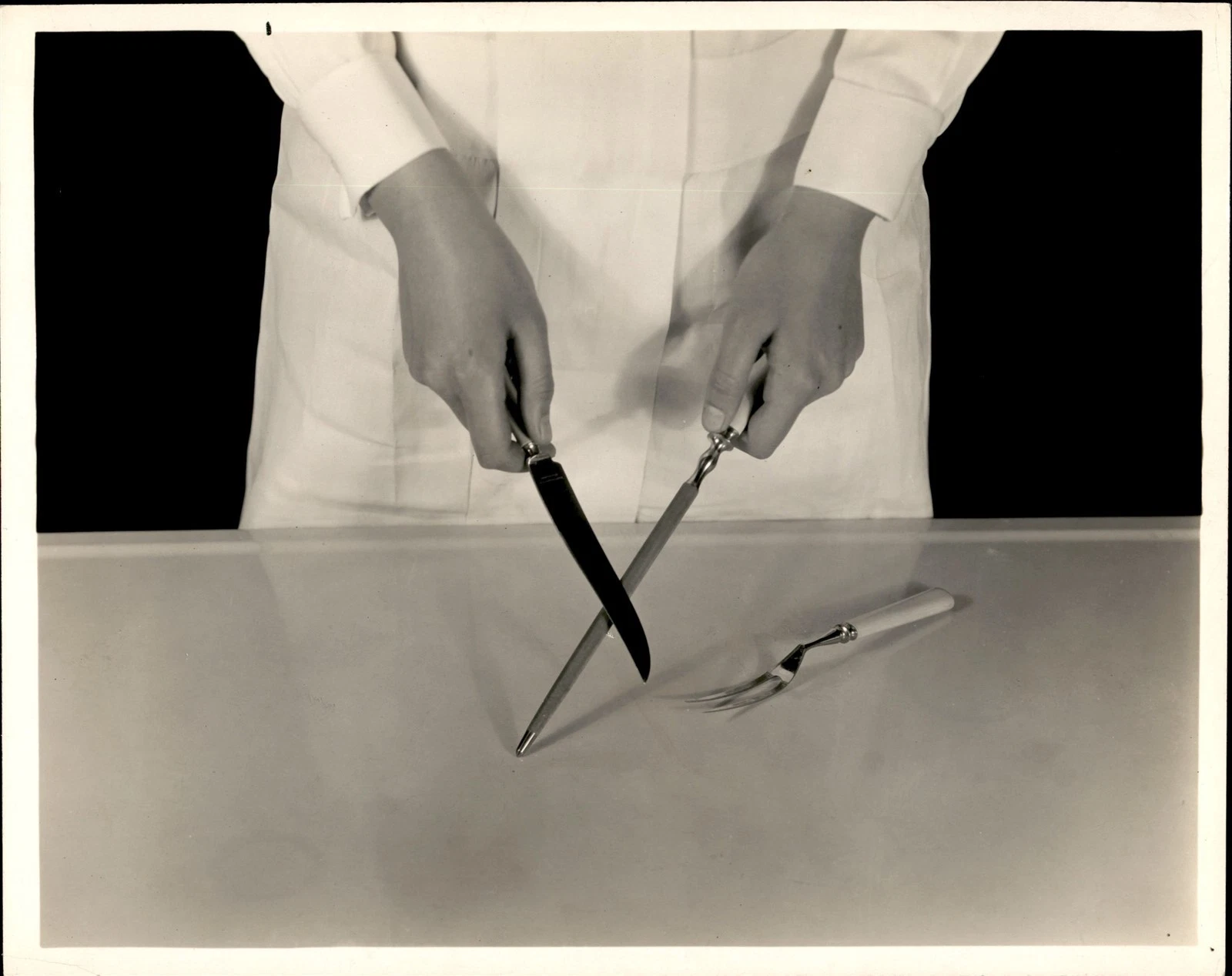 GA322 1930 Original Photo CUTLERY FOR THE CARVING TABLE KNIFE HONING ROD