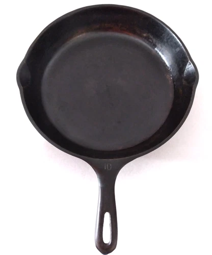 Vintage GRISWOLD Cast Iron Skillet No. # 10  Made in U.S.A. small logo
