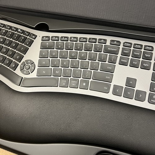 ProtoArc - EK01 Plus Backlit Wireless Ergonomic Workspace Keyboard - Picture 9 of 12