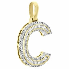 Mini colgante de oro amarillo de 10 quilates Fn baguette diamante letra C dije inicial 1,5 quilates