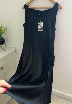 Brandneu mit Etikett English Eccentrics UK 14 schwarz lang 100 % Seide Kleid ärmellos Etuikleid
