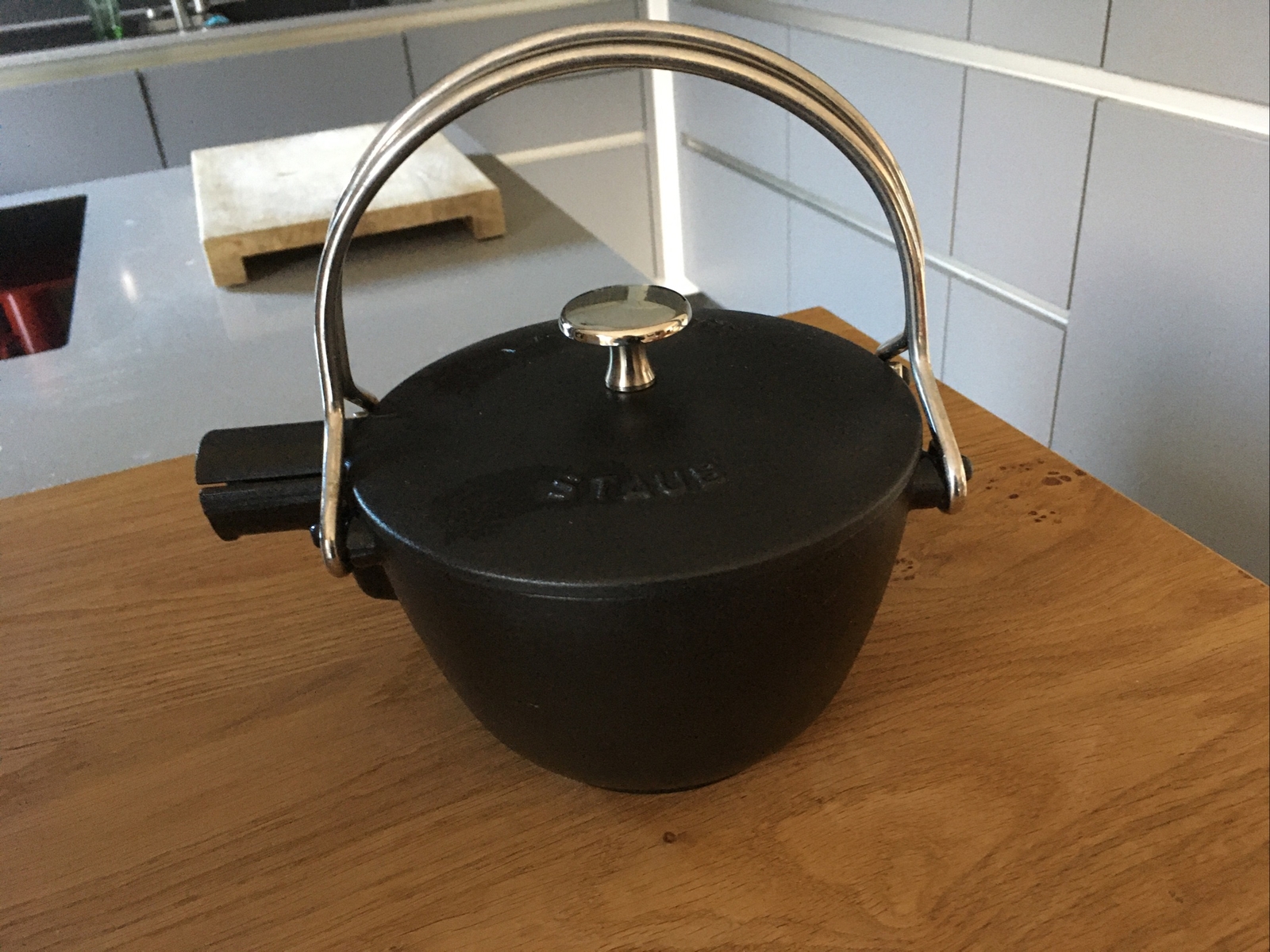 Staub Teekessel rund schwarz 16,5cm Teekanne Tee Kessel Wasserkessel Gusseisen