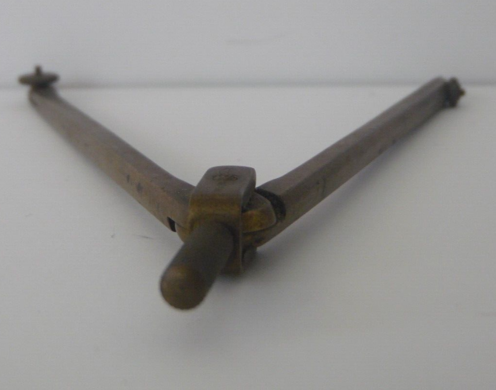 VINTAGE THORNTON BRASS COMPASS SCHOOL ENGINEER SCIENTIFIC DRAWING