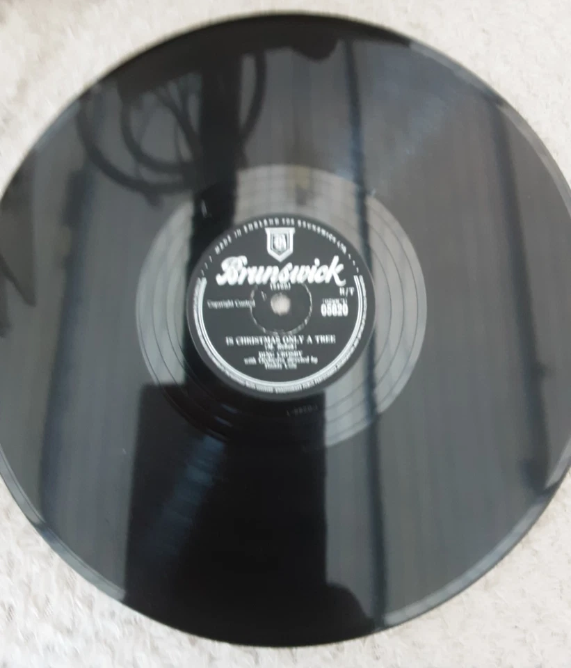 BING CROSBY CHRISTMAS IS A COMIN' / IS CHRISTMAS ONLY A TREE 78 rpm BRUNSWICK - Image 3 of 4