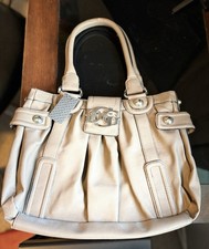 GUESS Beige Medium Satchel Top Handle Zip, Si...
