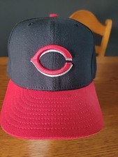 Vintage 90s Cincinnati Reds Hat Cap Fitted 7 3/8 Red Black Dome USA Plain Logo