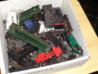 LARGE HUGE JOB LOT OF VARIOUS OO GAUGE Hornby Triang bits and bobs Spares