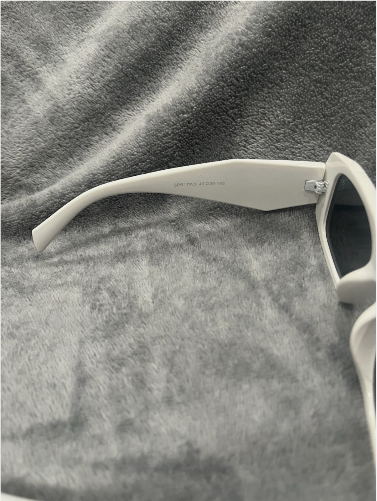 White Rectangular Sunglasses with Hard Case – Uni… - image 4