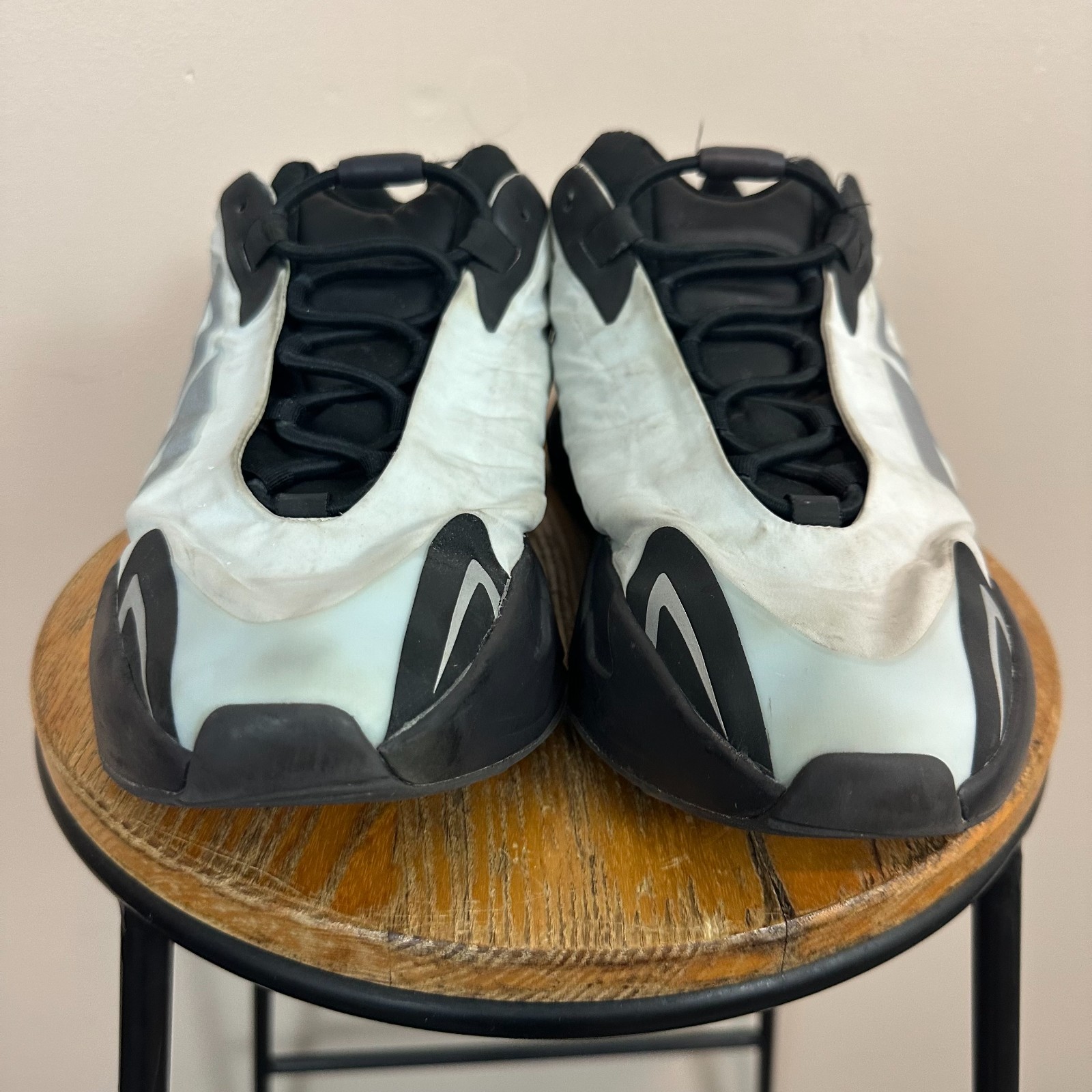 Adidas Yeezy Boost 700 MNVN GZ0711 Men 12 Casual Shoes Silver Nylon Sneaker Read thumbnail 4