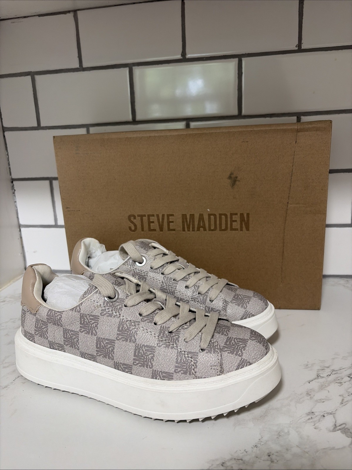 Women&rsquo;s Size 5, Taupe New