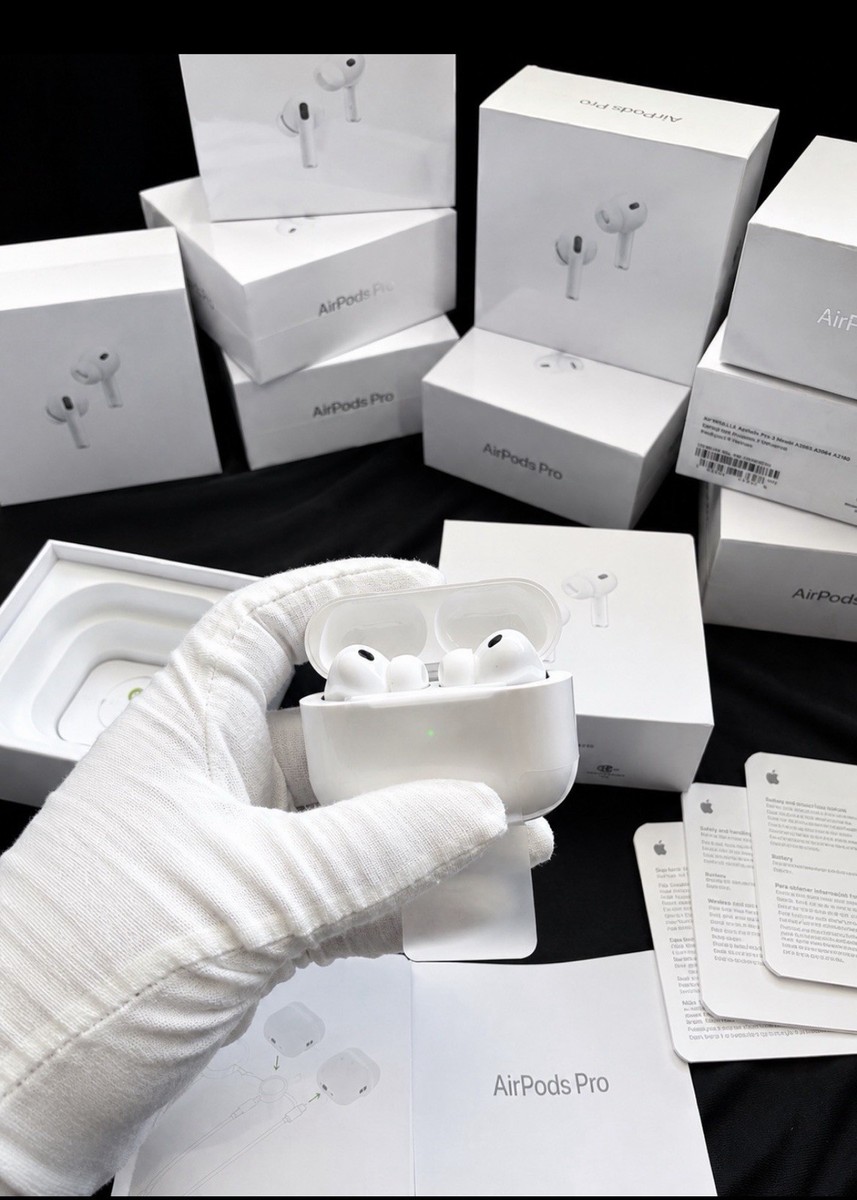Apple AirPods Pro (1st Gen) with Wireless Charging Case A2083