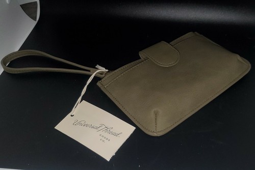 Universal Thread Goods Co. - Zip Closure Wristlet - Wallet - Clutch - Green - Picture 2 of 3