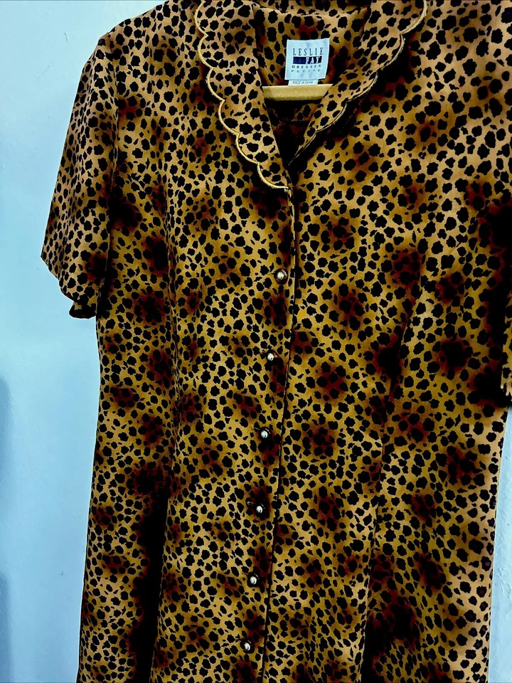 Vestido de Colección Leslie Fay Botón Delantero Guepardo Con Cuello Festoneado Botones Dorados