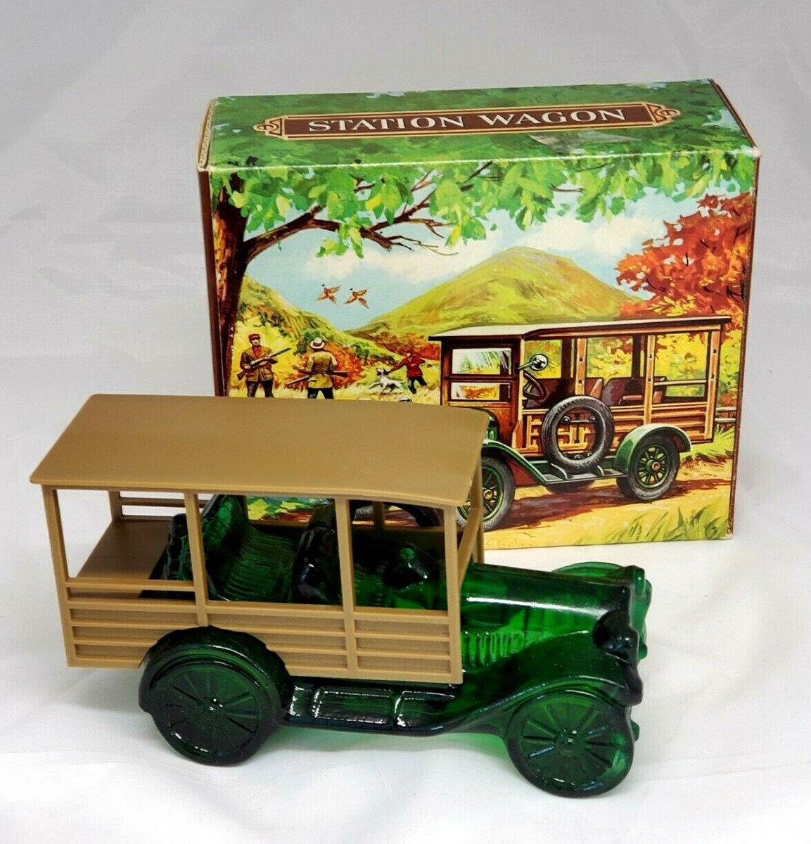 Vintage Avon STATION WAGON Tai Winds After Shave Glass Car Decanter FULL MIB