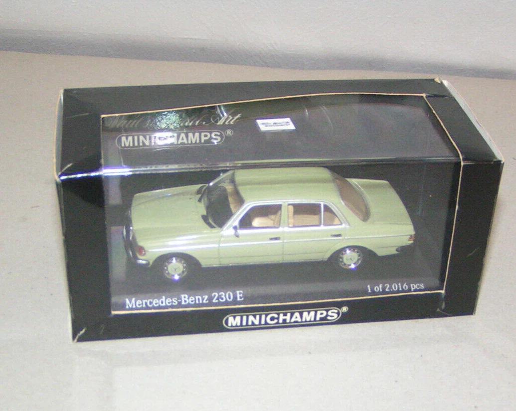 Mercedes-Benz 230 E - W 123 Limousine - Green 1976 - 1985