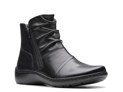 Woman's Boots Clarks Cora Pace Bootie