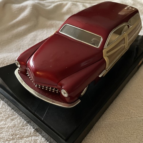 CL70 HOT WHEELS CUSTOM 1999 MERC WOODIE RED 1:18- Unboxed - Picture 4 of 9