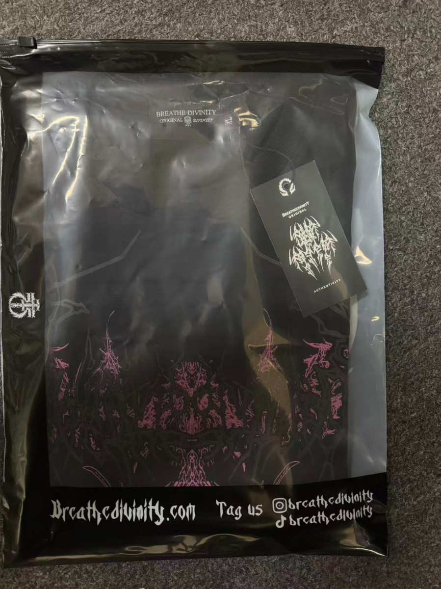 Breathedivinity Gothic cotton fitness T-shirt, complete with