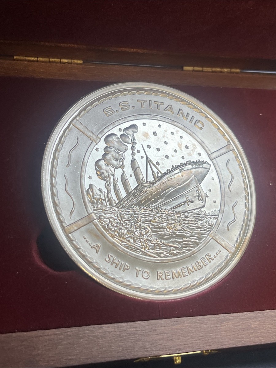 S.S. TITANIC .999 FINE SILVER 1 POUND $200 MEMORIAL COIN IN WOOD