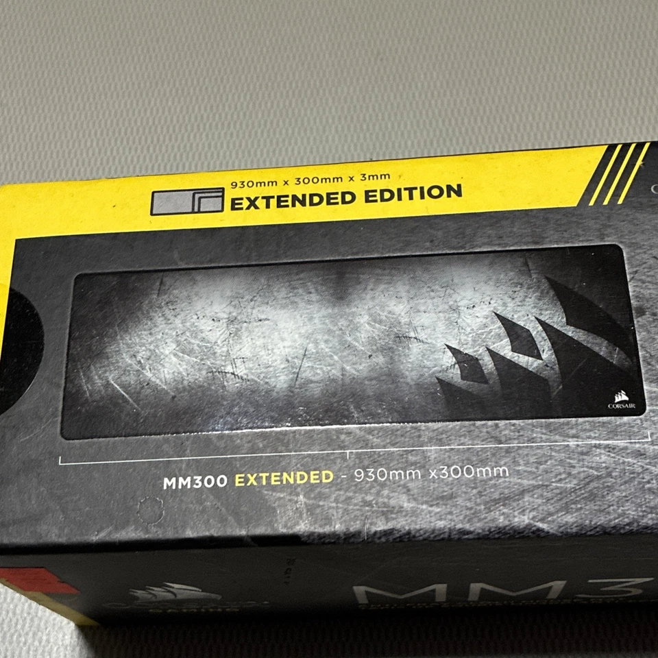 Corsair Extended Gaming Mouse Pad - MM300 Anti-Fray Cloth Mouse Mat - Image 2 of 4