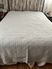 Queen Quilt Bedspread Pale Gray Reverse To White 88  x88  