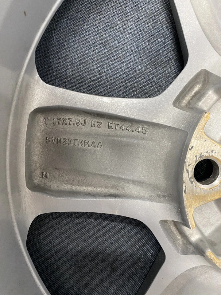 2018-2023 Jeep Wrangler 9216 Wheel 17 x 7-1/2 Rim 5 Spoke Silver 5VH23GSAAA - Image 4 of 4