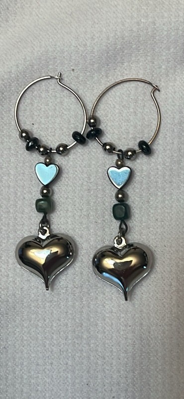 Silvertone Dangle Heart Earrings Marcasite Green Black Silver Bead 