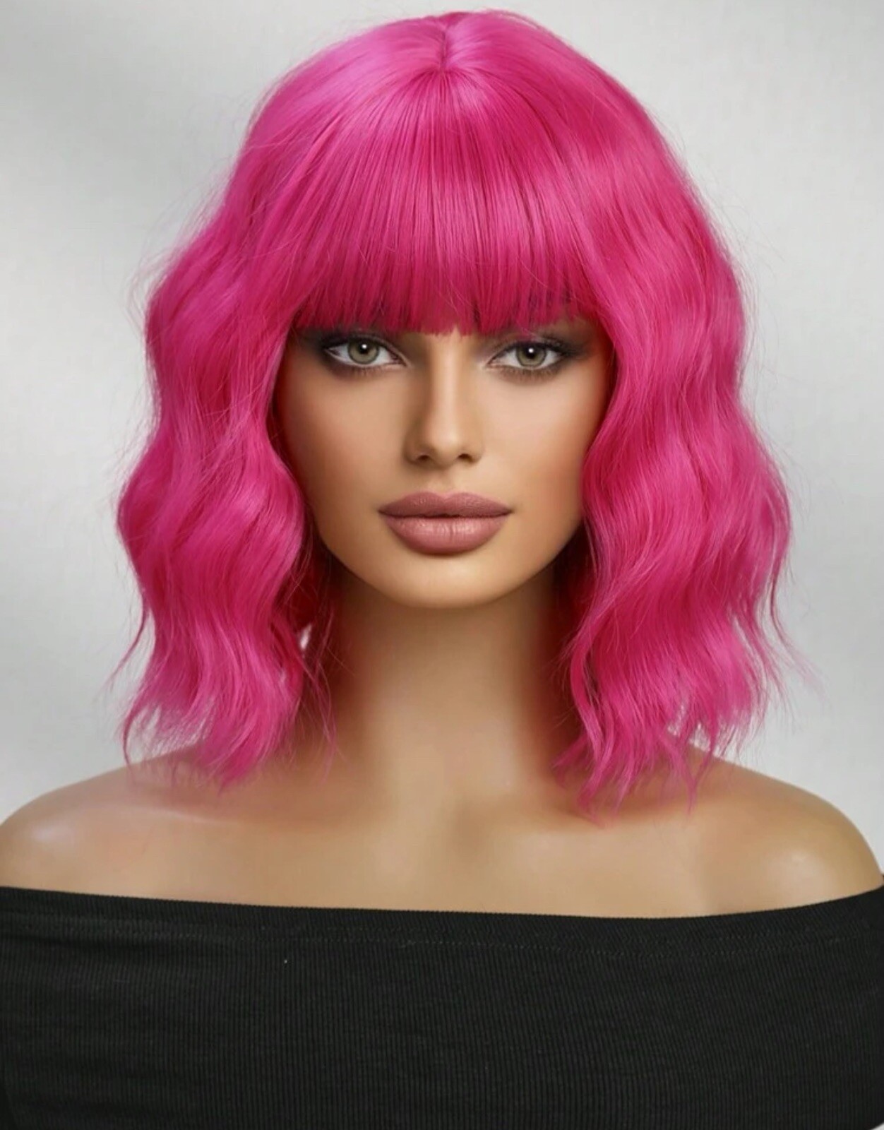 Perruque rose courte avec frange 35cm en fibres synthétiques et ondulées pour femme