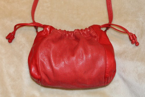 VINTAGE MARSHALL FIELD’S RED PERFORATED & SOLID GENUINE LEATHER DESIGN PURSE - Picture 3 of 20