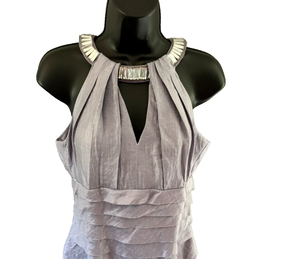 Vestido London Times lavanda decote com joias tamanho 4 forrado recorte - Imagem 2 de 4