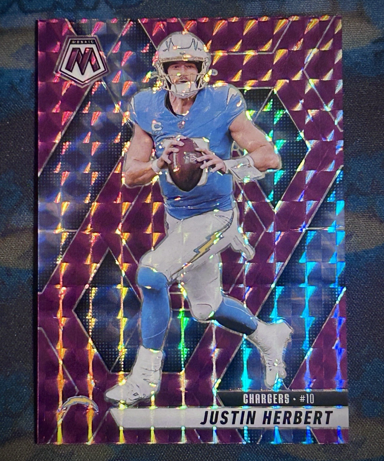 2025 Panini Mosaic Justin Herbert #80 Purple Mosaic Prizm /49 Chargers