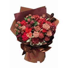 Vintage-Blumenarrangement aus goldenem Garn.